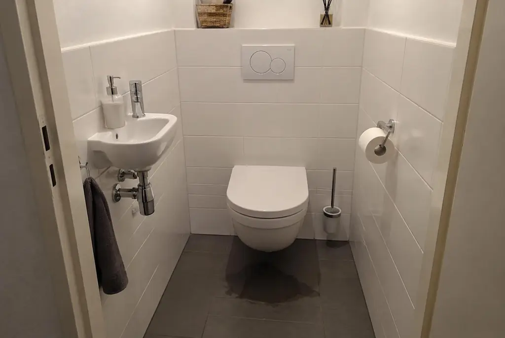 Lekdetectie Ameide – natte vloer bij een toilet